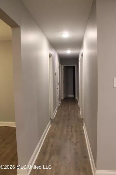 Entry Way - 461 Roberts Rd # B, Canton, MS 39046 photo 2 of 2