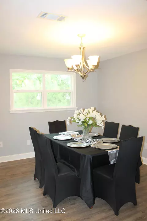 Dining - 461 Roberts Rd # B, Canton, MS 39046 photo 1 of 1