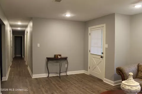 Entry Way - 461 Roberts Rd # B, Canton, MS 39046 photo 1 of 2