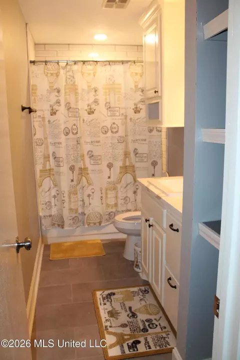 Bath - 461 Roberts Rd # B, Canton, MS 39046 photo 1 of 6