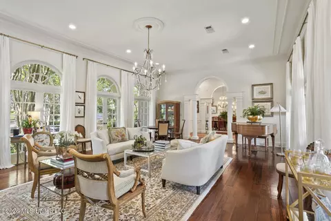 Living - 2086 Culleywood Rd, Jackson, MS 39211 photo 3 of 8