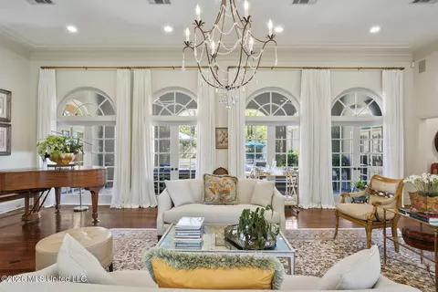 Living - 2086 Culleywood Rd, Jackson, MS 39211 photo 5 of 8