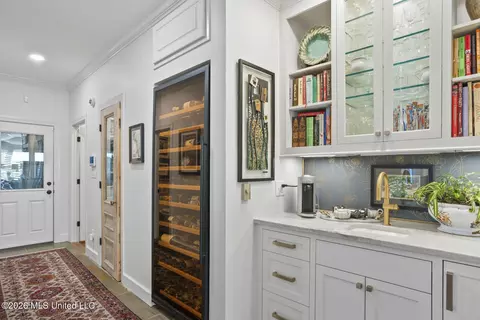 Entry Way - 2086 Culleywood Rd, Jackson, MS 39211 photo 6 of 7