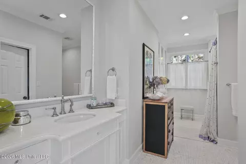 Bath - 2086 Culleywood Rd, Jackson, MS 39211 photo 10 of 16