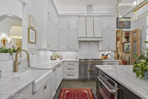 Kitchen - 2086 Culleywood Rd, Jackson, MS 39211 photo 5 of 7