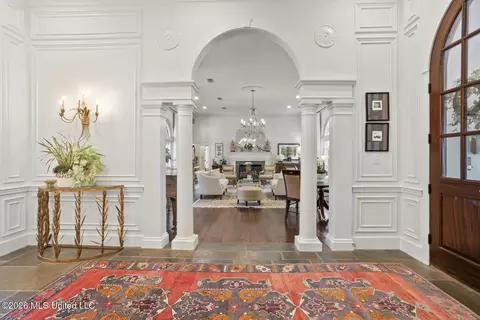 Entry Way - 2086 Culleywood Rd, Jackson, MS 39211 photo 4 of 7