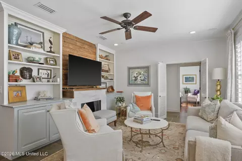Living - 2086 Culleywood Rd, Jackson, MS 39211 photo 7 of 8