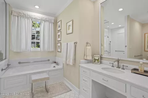 Bath - 2086 Culleywood Rd, Jackson, MS 39211 photo 13 of 16