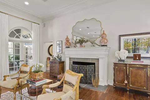 Living - 2086 Culleywood Rd, Jackson, MS 39211 photo 4 of 8