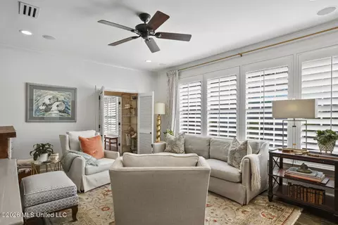 Living - 2086 Culleywood Rd, Jackson, MS 39211 photo 8 of 8