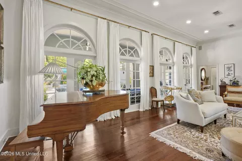 Living - 2086 Culleywood Rd, Jackson, MS 39211 photo 2 of 8