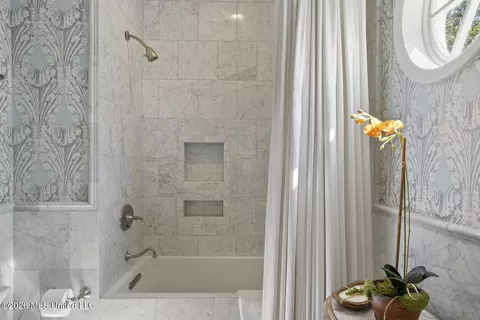 Bath - 2086 Culleywood Rd, Jackson, MS 39211 photo 9 of 16