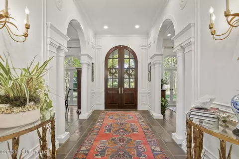 Entry Way - 2086 Culleywood Rd, Jackson, MS 39211 photo 2 of 7