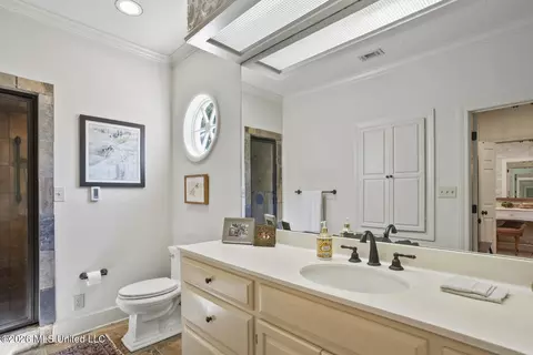 Bath - 2086 Culleywood Rd, Jackson, MS 39211 photo 6 of 16