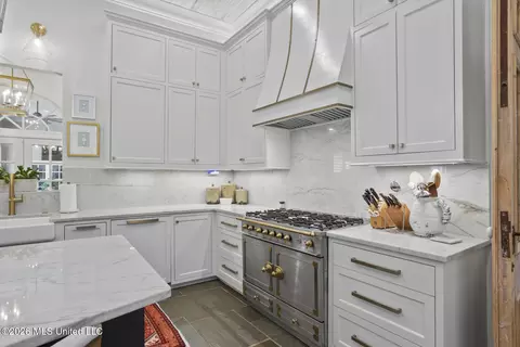 Kitchen - 2086 Culleywood Rd, Jackson, MS 39211 photo 3 of 7
