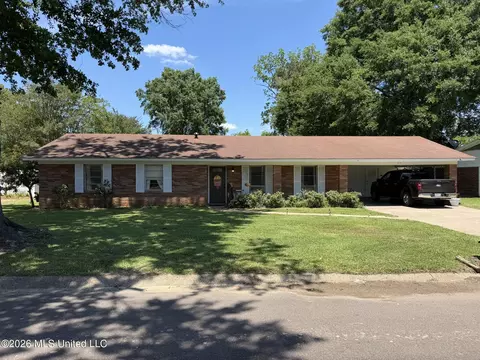 105 Earhart Dr, Natchez, MS 39120