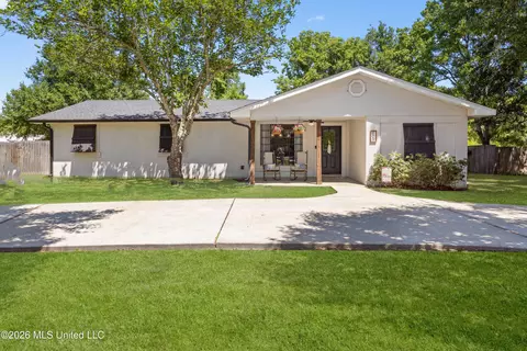 609 Beyer Dr, Bay Saint Louis, MS 39520