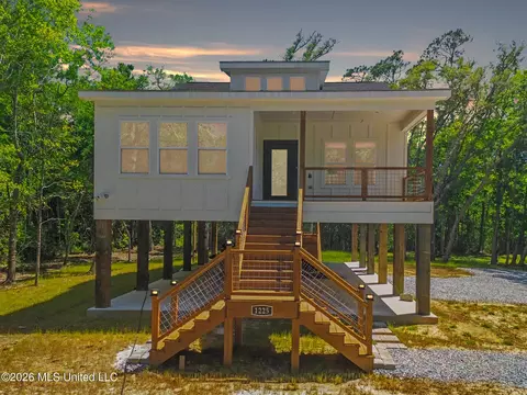 1225 Taranto St, Waveland, MS 39576