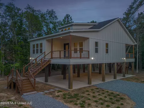 1225 Taranto St, Waveland, MS 39576