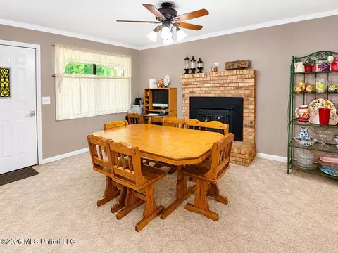 Dining - 918 Neely Avera Rd, Neely, MS 39461 photo 2 of 4