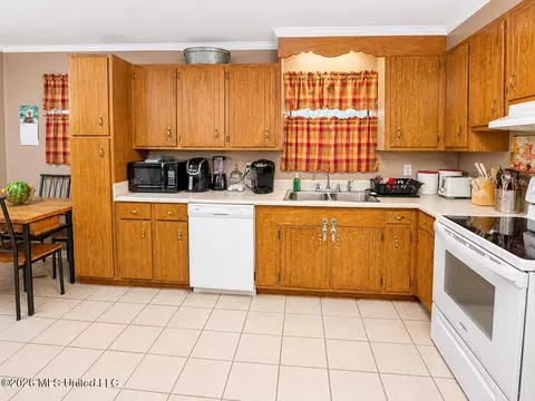Kitchen - 918 Neely Avera Rd, Neely, MS 39461 photo 4 of 4