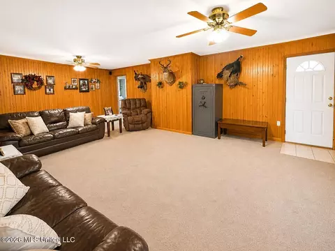 Living - 918 Neely Avera Rd, Neely, MS 39461 photo 3 of 3