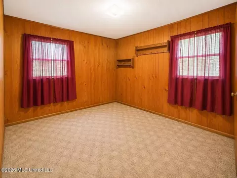 Bedroom - 918 Neely Avera Rd, Neely, MS 39461 photo 8 of 11