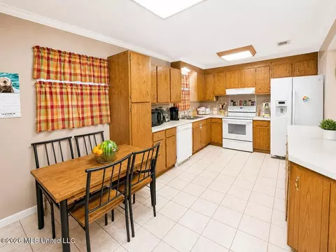 Kitchen - 918 Neely Avera Rd, Neely, MS 39461 photo 2 of 4