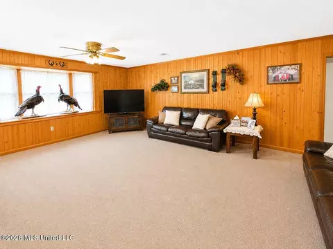 Living - 918 Neely Avera Rd, Neely, MS 39461 photo 2 of 3