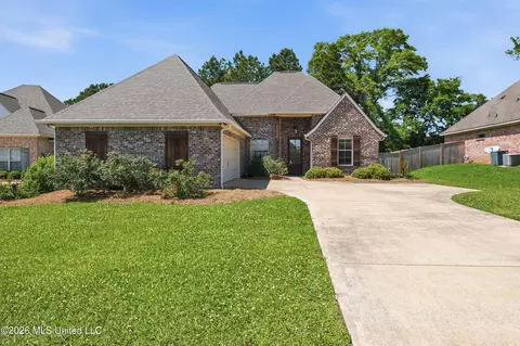 118 Sweetbriar Cir, Canton, MS 39046
