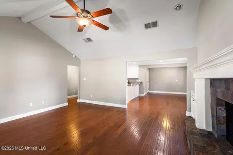 Living - 140 Trimble St, Pearl, MS 39208 photo 2 of 3