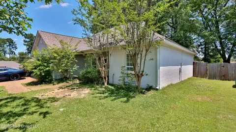Exterior - 246 Cherry Bark Dr, Brandon, MS 39047 photo 2 of 5