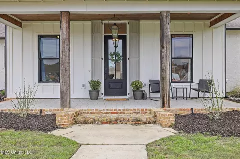 Exterior - 272 Disciple Dr, Brandon, MS 39047 photo 4 of 9