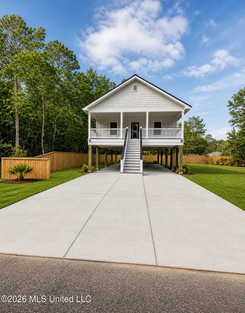 212 Avenue B, Waveland, MS 39576