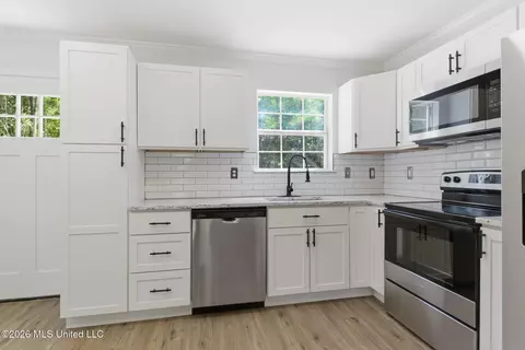 Kitchen - 19601 W Wortham Rd, Saucier, MS 39574 photo 2 of 3