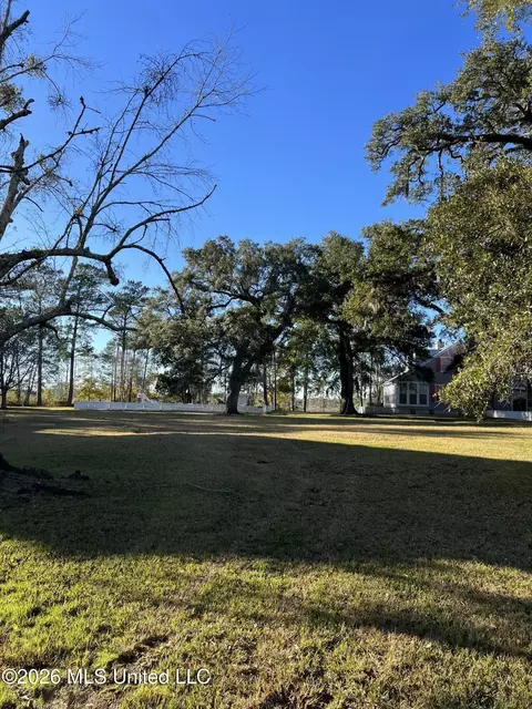 25 Devils Elbow, Diamondhead, MS 39525