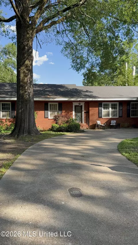 716 Bell Ave, Greenwood, MS 38930