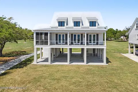 805 N Beach Blvd, Waveland, MS 39576