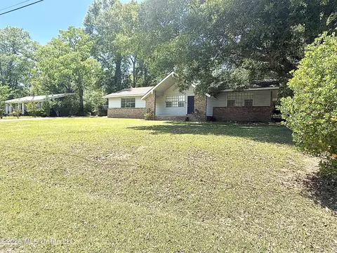 404 S Dorothy St, Wiggins, MS 39577