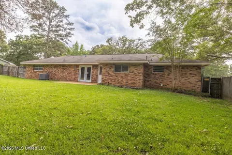 Exterior - 30 Fox Glen Cv, Brandon, MS 39042 photo 3 of 4