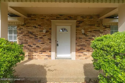 Exterior - 30 Fox Glen Cv, Brandon, MS 39042 photo 2 of 4