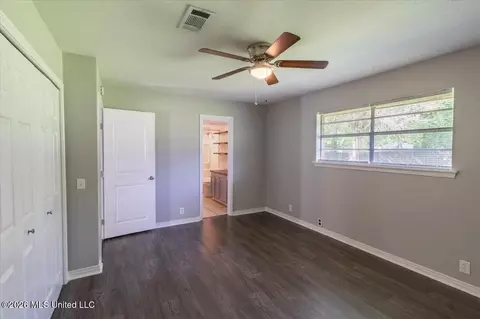 Bedroom - 30 Fox Glen Cv, Brandon, MS 39042 photo 2 of 5