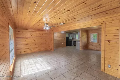 Living - 30 Fox Glen Cv, Brandon, MS 39042 photo 3 of 3
