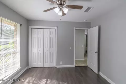 Bedroom - 30 Fox Glen Cv, Brandon, MS 39042 photo 3 of 5