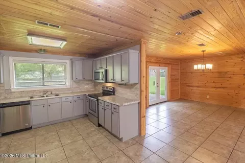 Kitchen - 30 Fox Glen Cv, Brandon, MS 39042 photo 1 of 2