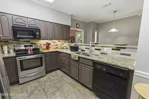 Kitchen - 2307 Arrowhead Dr, Mccomb, MS 39648 photo 2 of 2