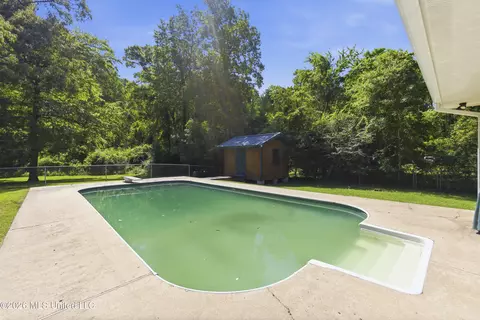 Exterior - 2307 Arrowhead Dr, Mccomb, MS 39648 photo 7 of 11