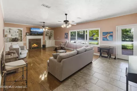 Living - 2307 Arrowhead Dr, Mccomb, MS 39648 photo 1 of 1