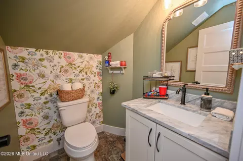 Bath - 190 Vinson Rd, Hernando, MS 38632 photo 1 of 7