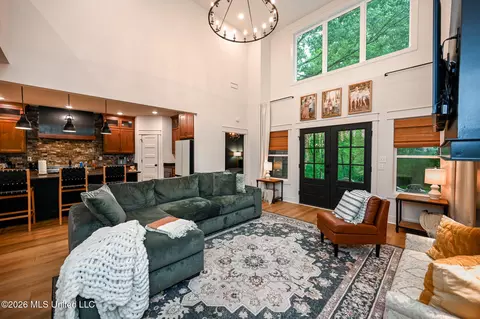 Living - 190 Vinson Rd, Hernando, MS 38632 photo 5 of 6